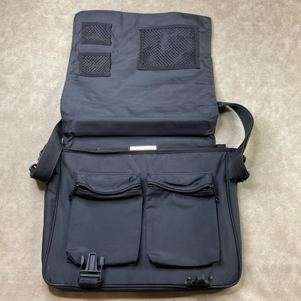Bree Cabrio Messenger Bag‎ Laptop Travel Work Black Large Adjustable